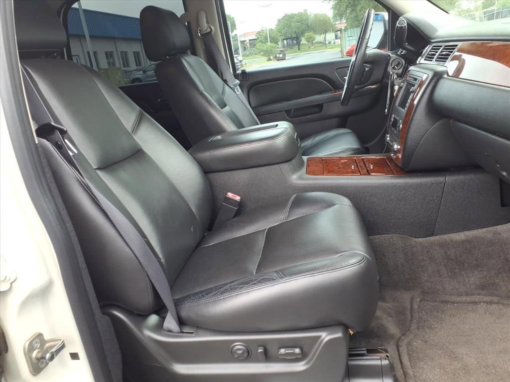 Used 2011 Chevrolet Tahoe LTZ image 16