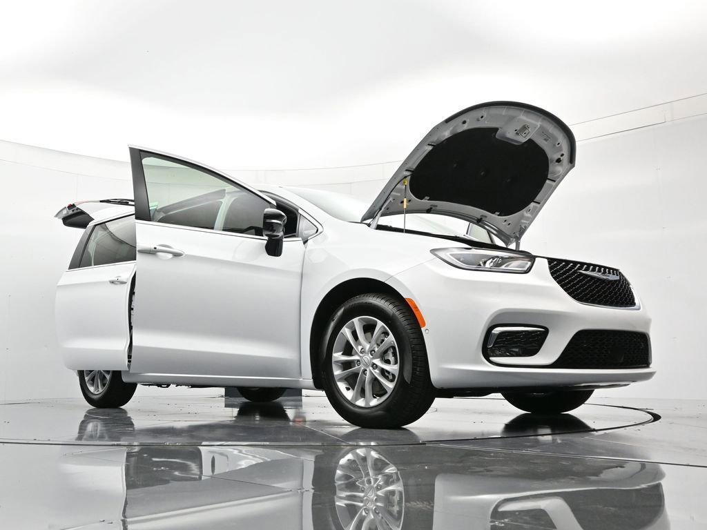 New 2026 Chrysler Pacifica Select image 48