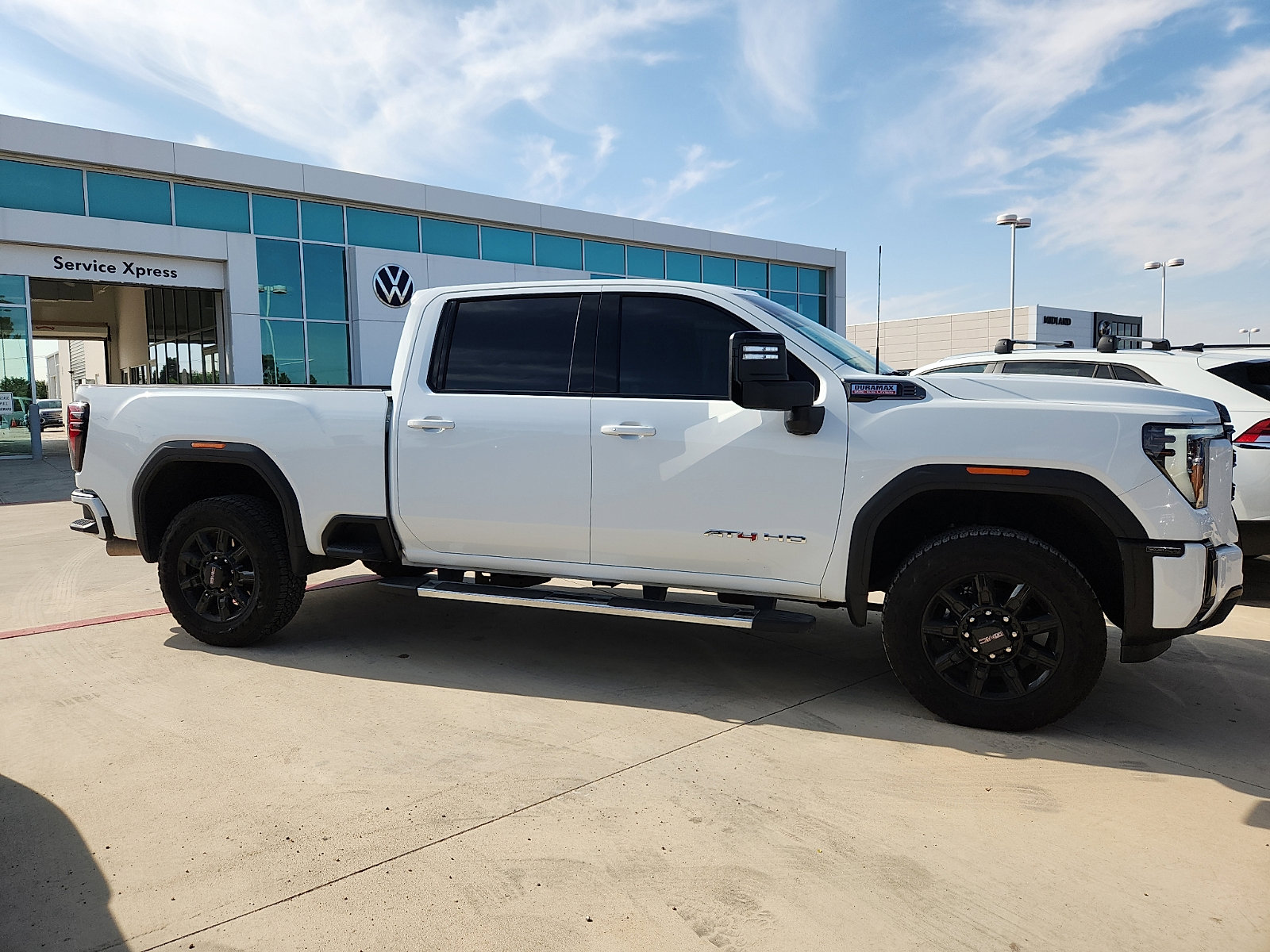 Used 2025 GMC Sierra 2500 AT4 image 8