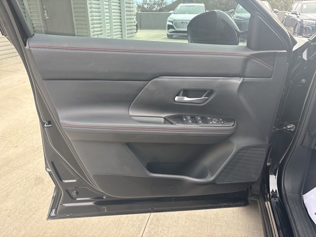 Used 2025 Nissan Kicks SR image 10