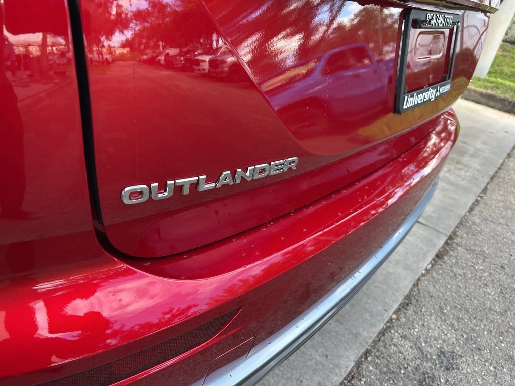 New 2025 Mitsubishi Outlander SE image 18