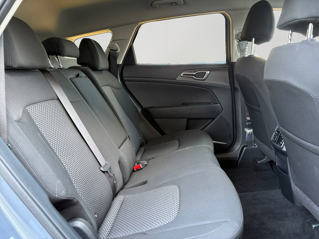 Used 2025 Kia Sportage LX image 11