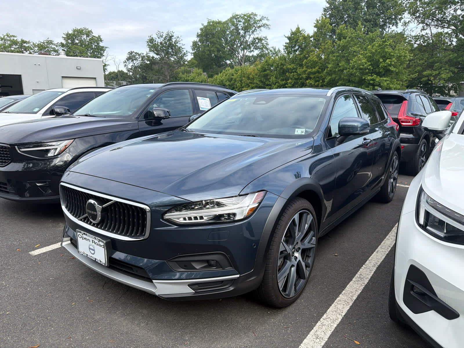 Certified 2025 Volvo V90 B6 Cross Country Ultra w/ Protection Package Premier