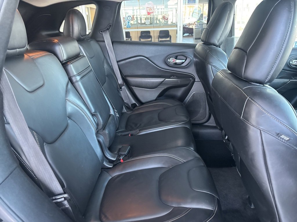 Used 2016 Jeep Cherokee Limited image 27