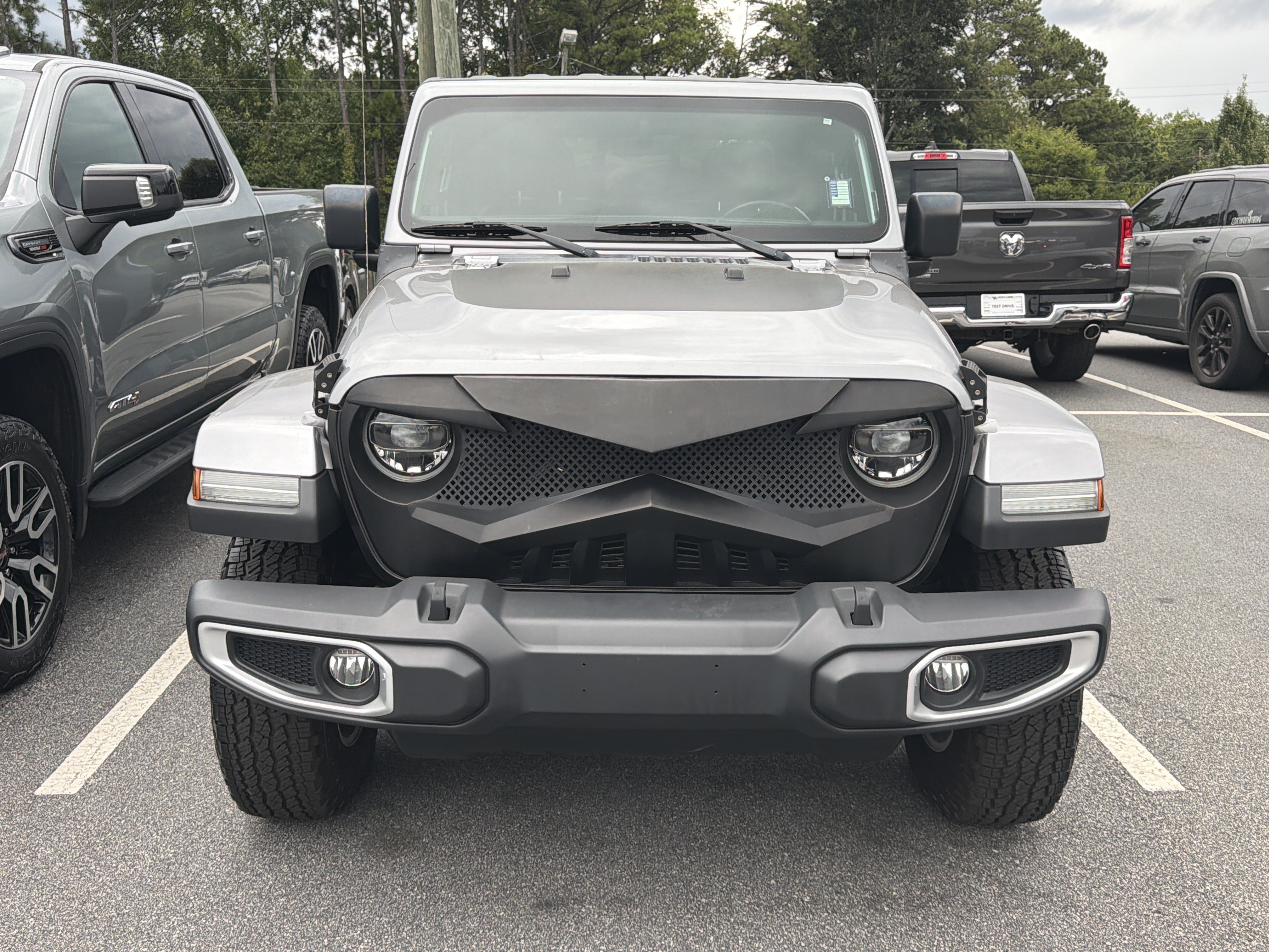 Used 2020 Jeep Gladiator Overland w/ Popular Equipment Package AWD/4WD image 2