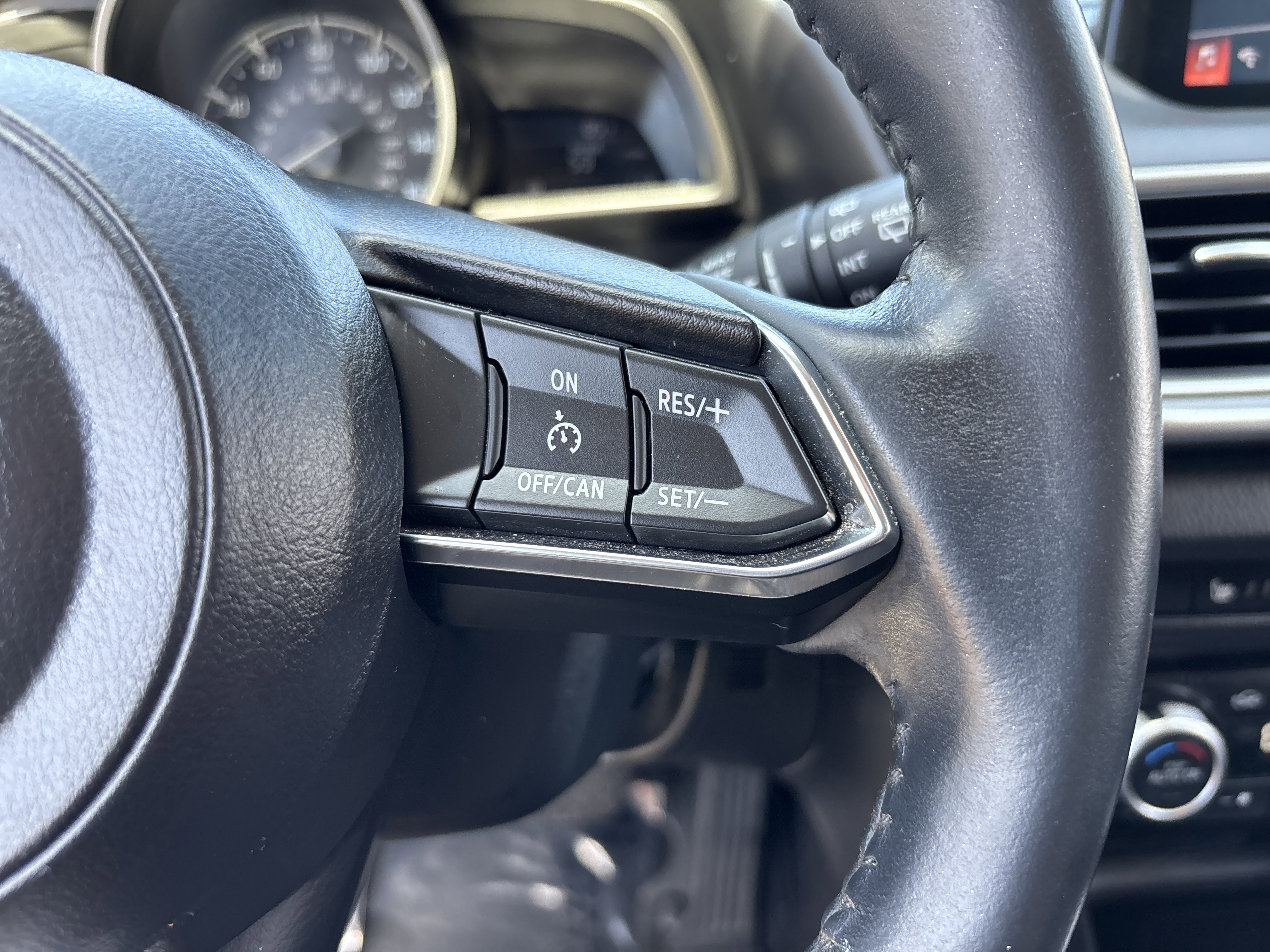 Used 2018 MAZDA MAZDA3 Touring FWD image 27