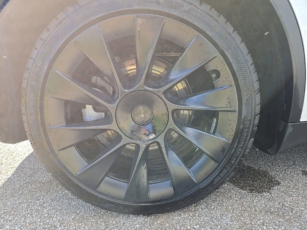Used 2023 Tesla Model Y Long Range AWD/4WD image 34