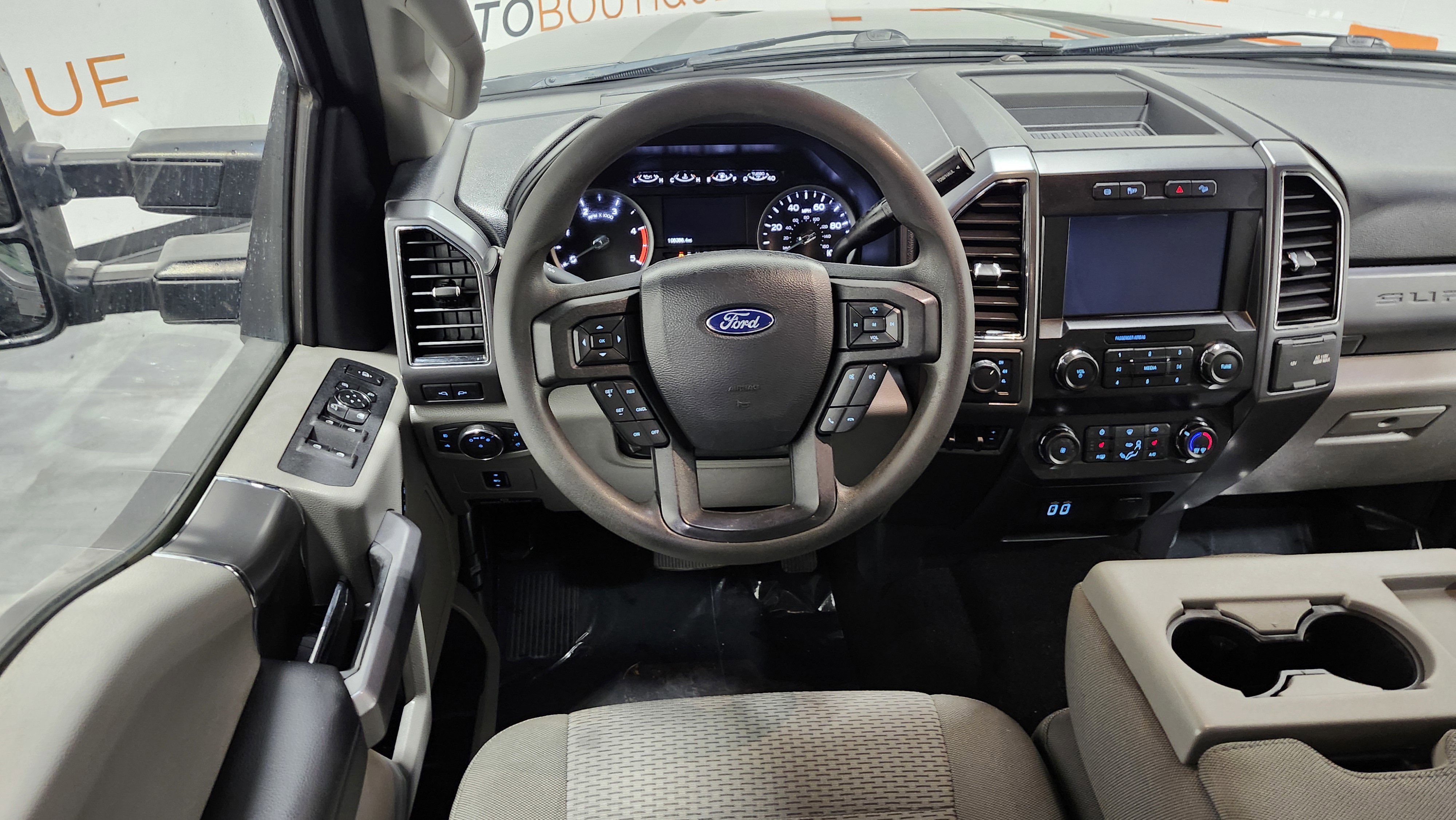 Used 2019 Ford F350 XLT w/ XLT Premium Package image 27