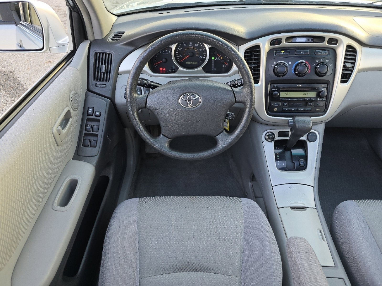 Used 2005 Toyota Highlander 2WD V6 w/ 3rd Row image 22