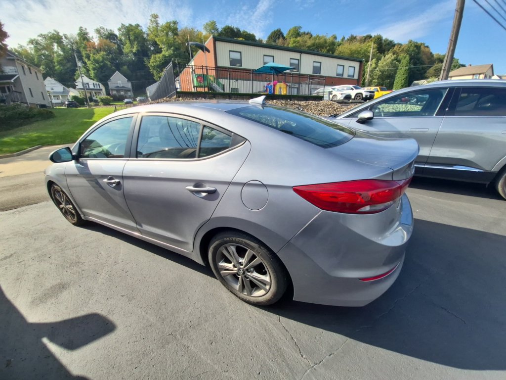 Used 2017 Hyundai Elantra Value Edition w/ Cargo Package FWD image 4