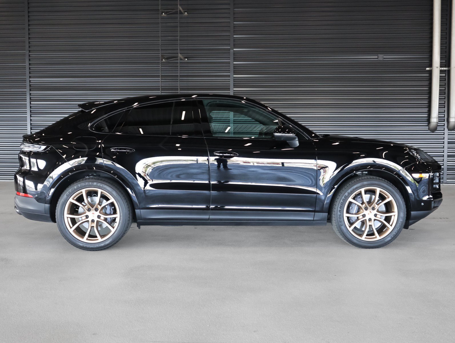 Certified 2024 Porsche Cayenne Coupe AWD/4WD image 11
