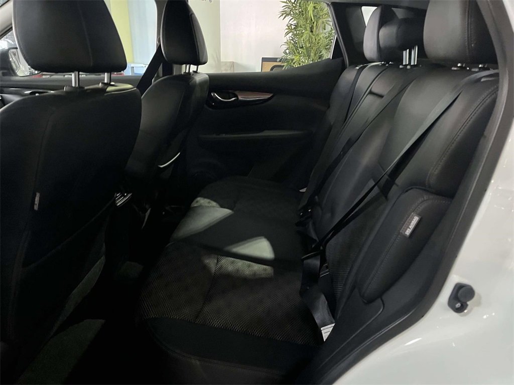 Used 2022 Nissan Rogue Sport SV w/ Technology Package image 13