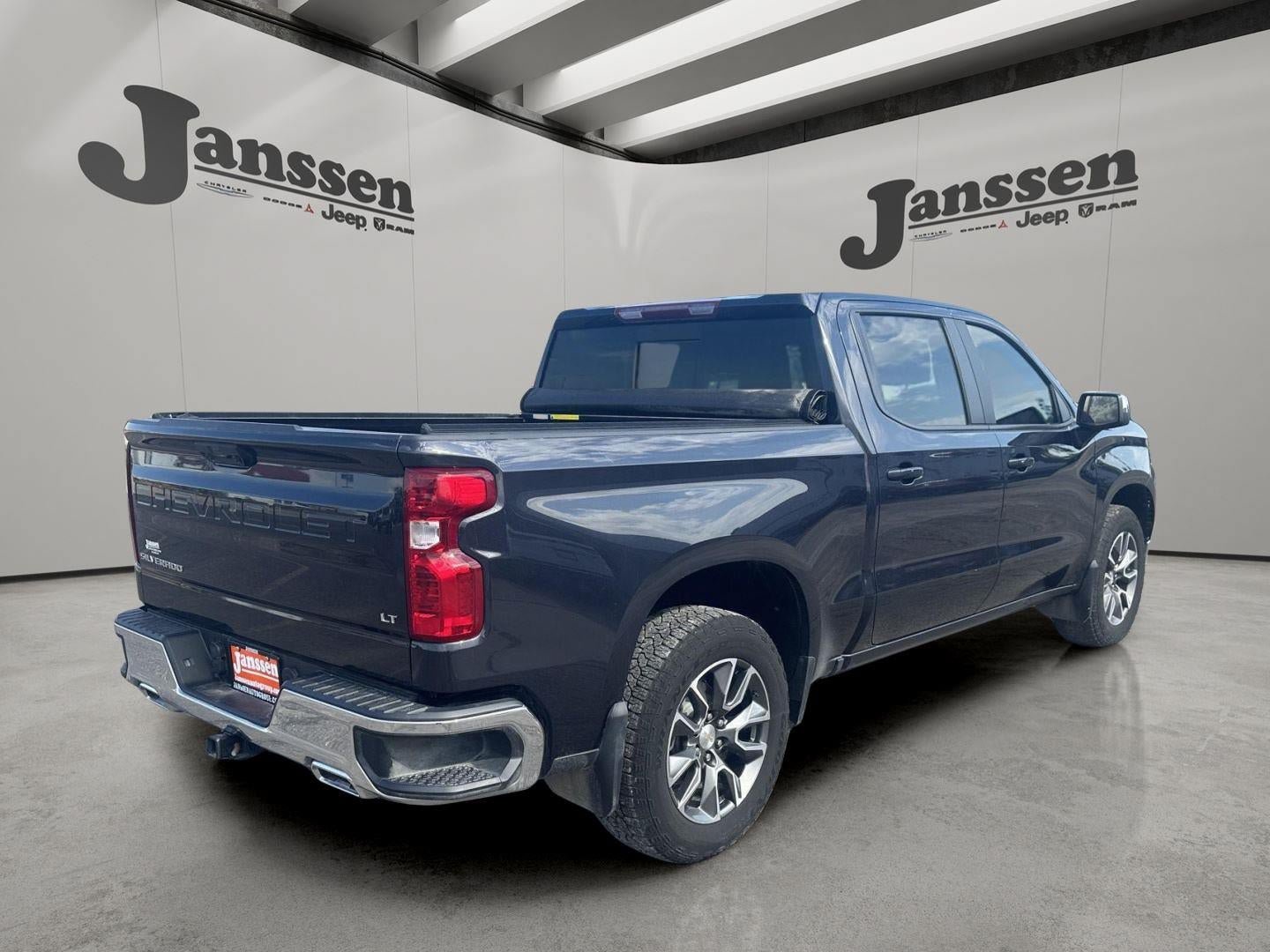 Used 2024 Chevrolet Silverado 1500 LT AWD/4WD image 4