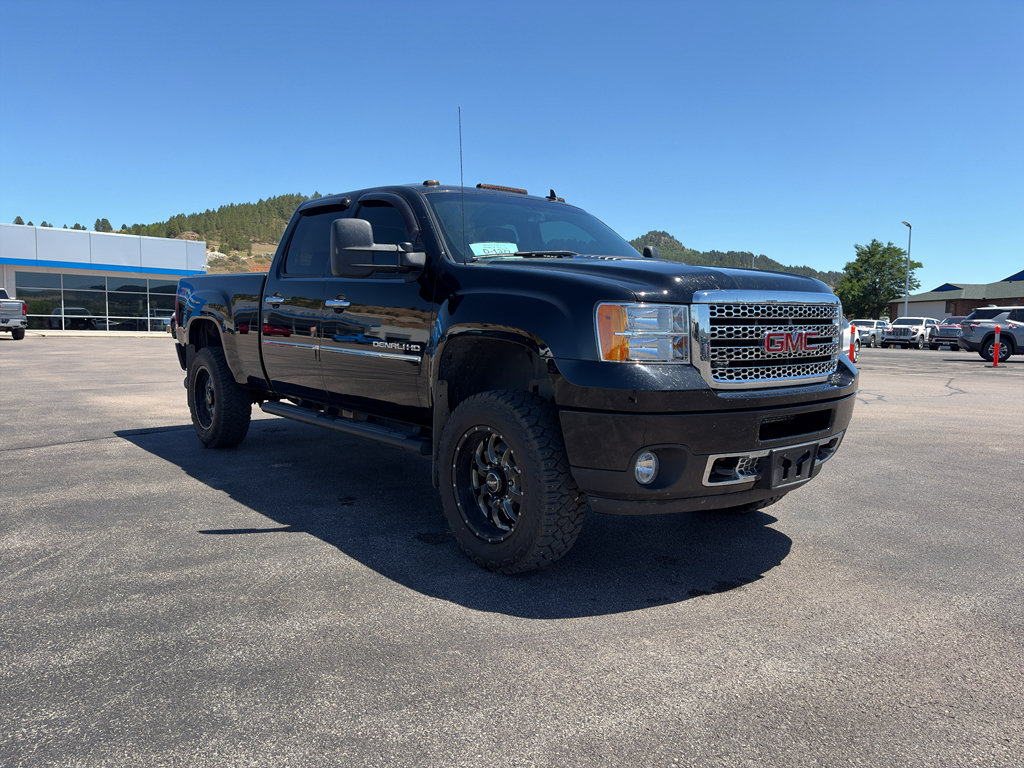 Used 2014 GMC Sierra 3500 Denali w/ Suspension Package, Off-Road AWD/4WD image 4