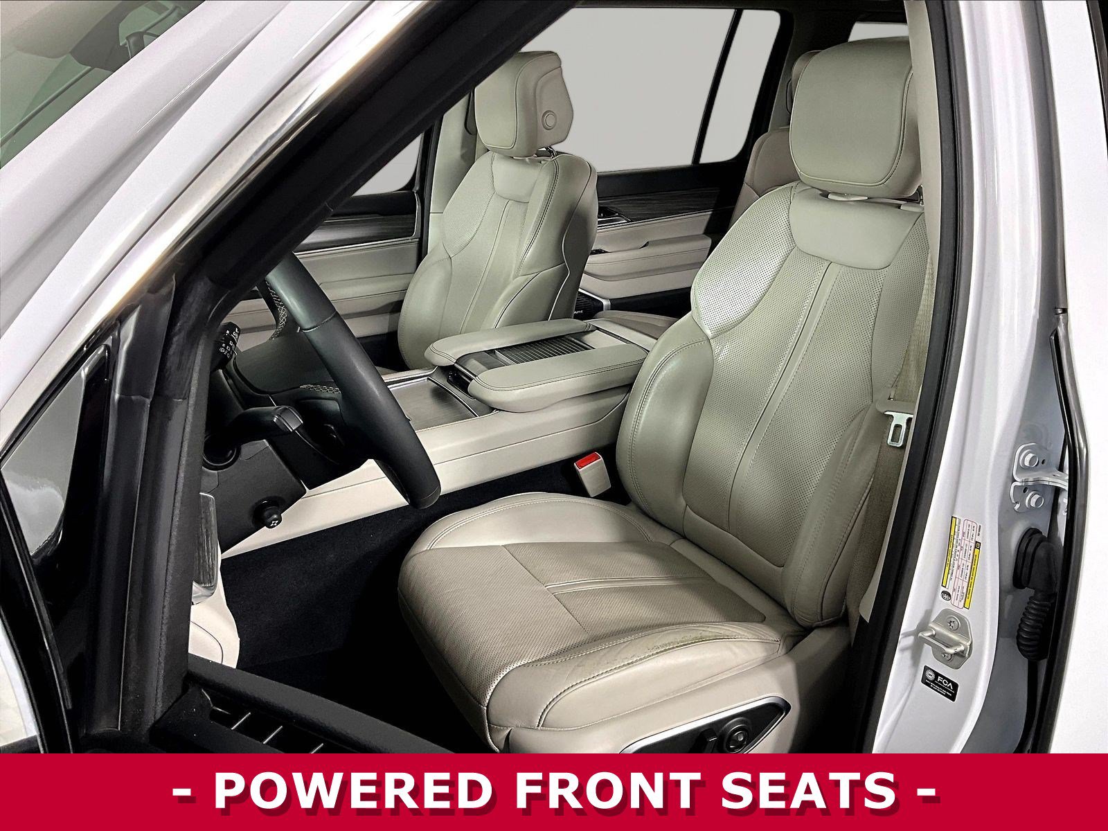 Used 2024 Jeep Wagoneer Series III AWD/4WD image 21