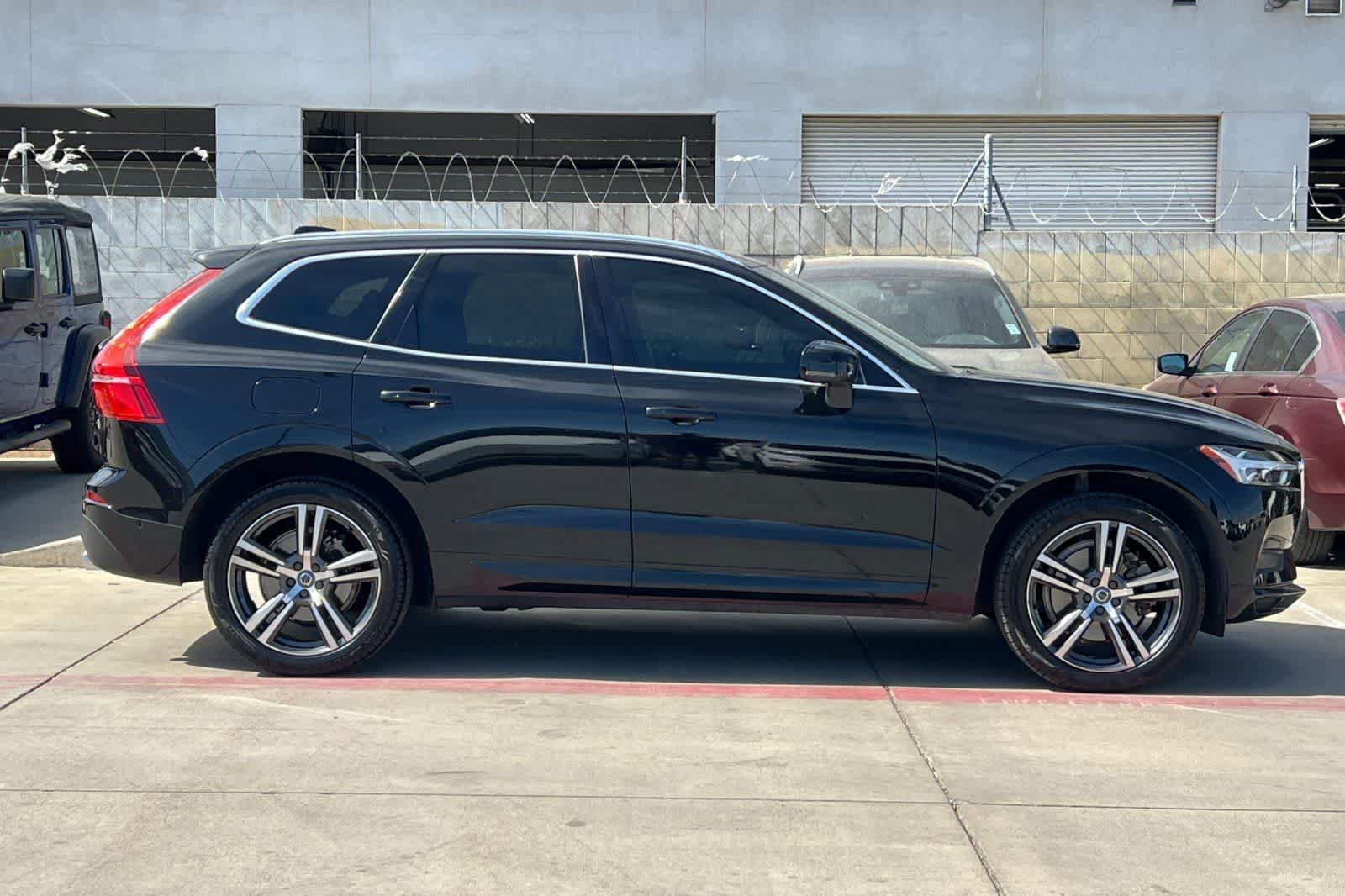 Used 2019 Volvo XC60 T6 Momentum w/ Multimedia Package AWD/4WD image 9
