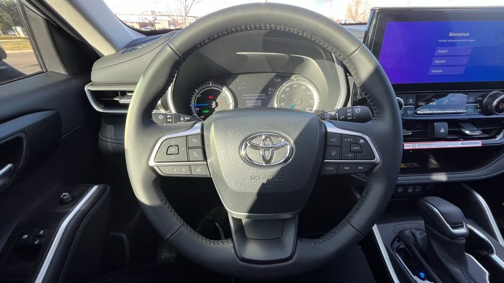 Used 2025 Toyota Highlander XLE image 26