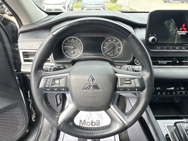 Used 2023 Mitsubishi Outlander SE image 12