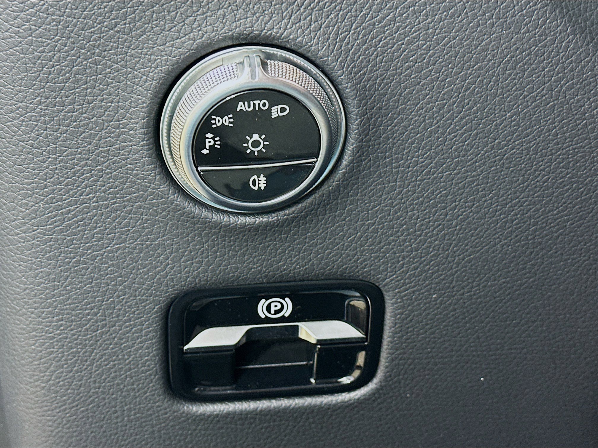 Certified 2025 Mercedes-Benz GLC 350e 4MATIC image 10