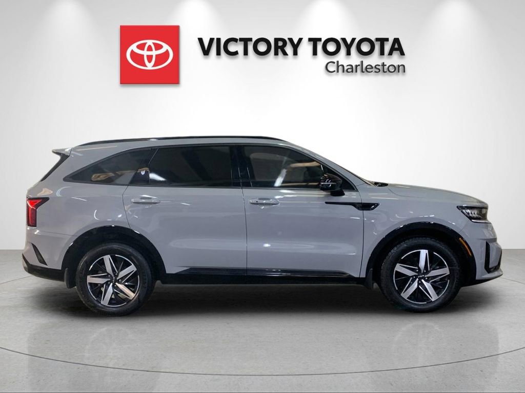 Used 2023 Kia Sorento EX w/ Panoramic Sunroof Package FWD image 6
