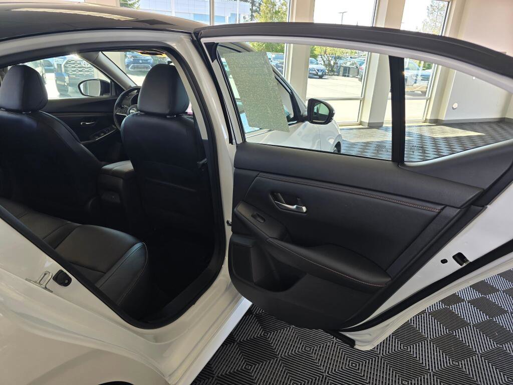 Used 2023 Nissan Sentra SR w/ SR Premium Package image 38
