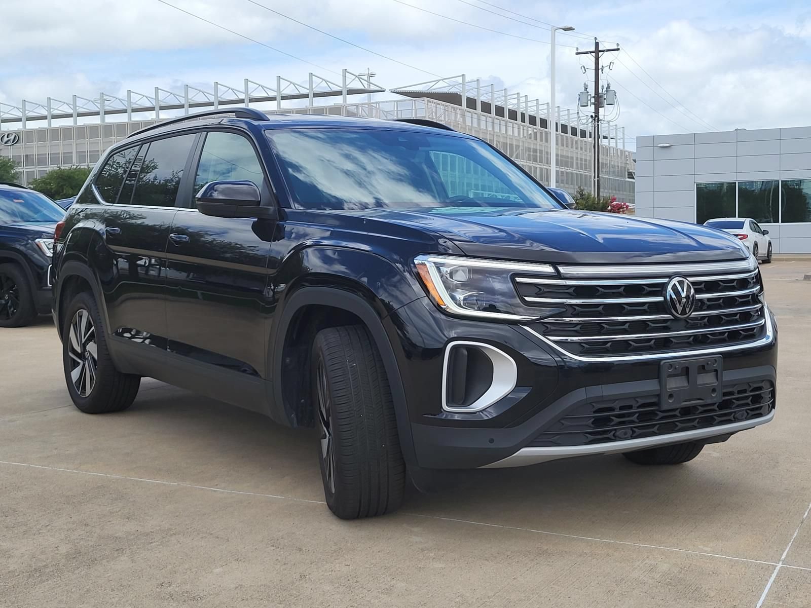Used 2024 Volkswagen Atlas SE FWD image 4