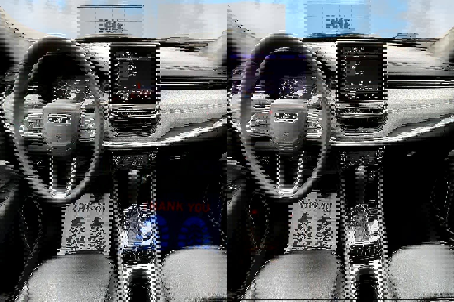 Used 2024 Jeep Compass Latitude image 10