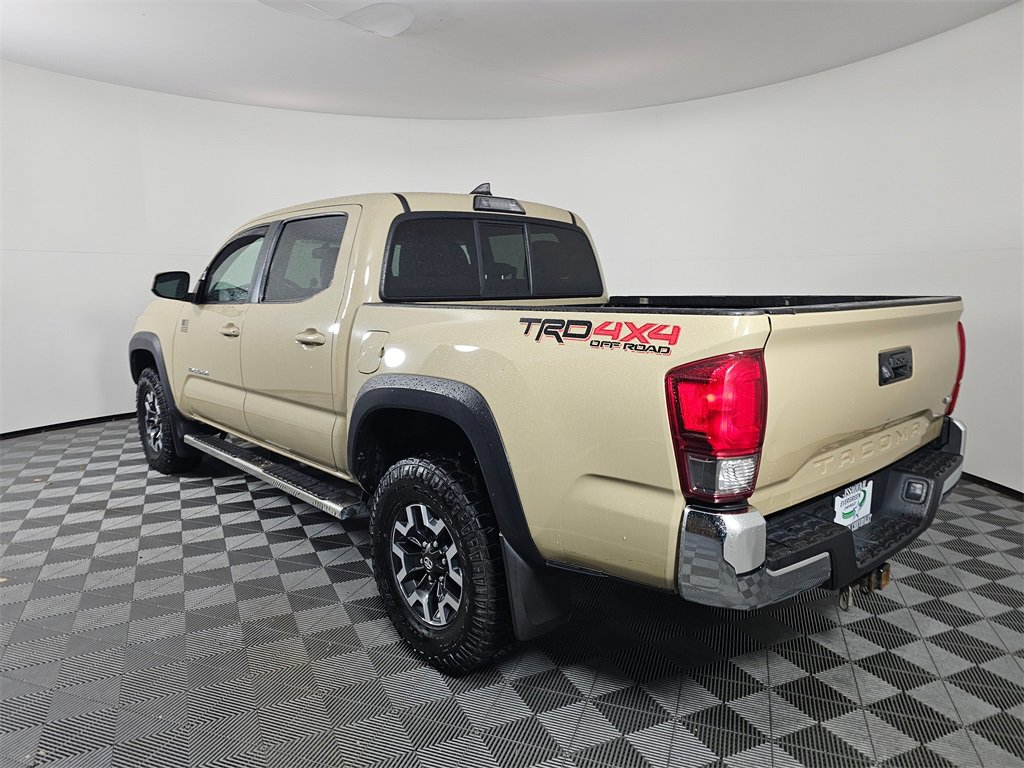 Used 2016 Toyota Tacoma TRD Off-Road image 5