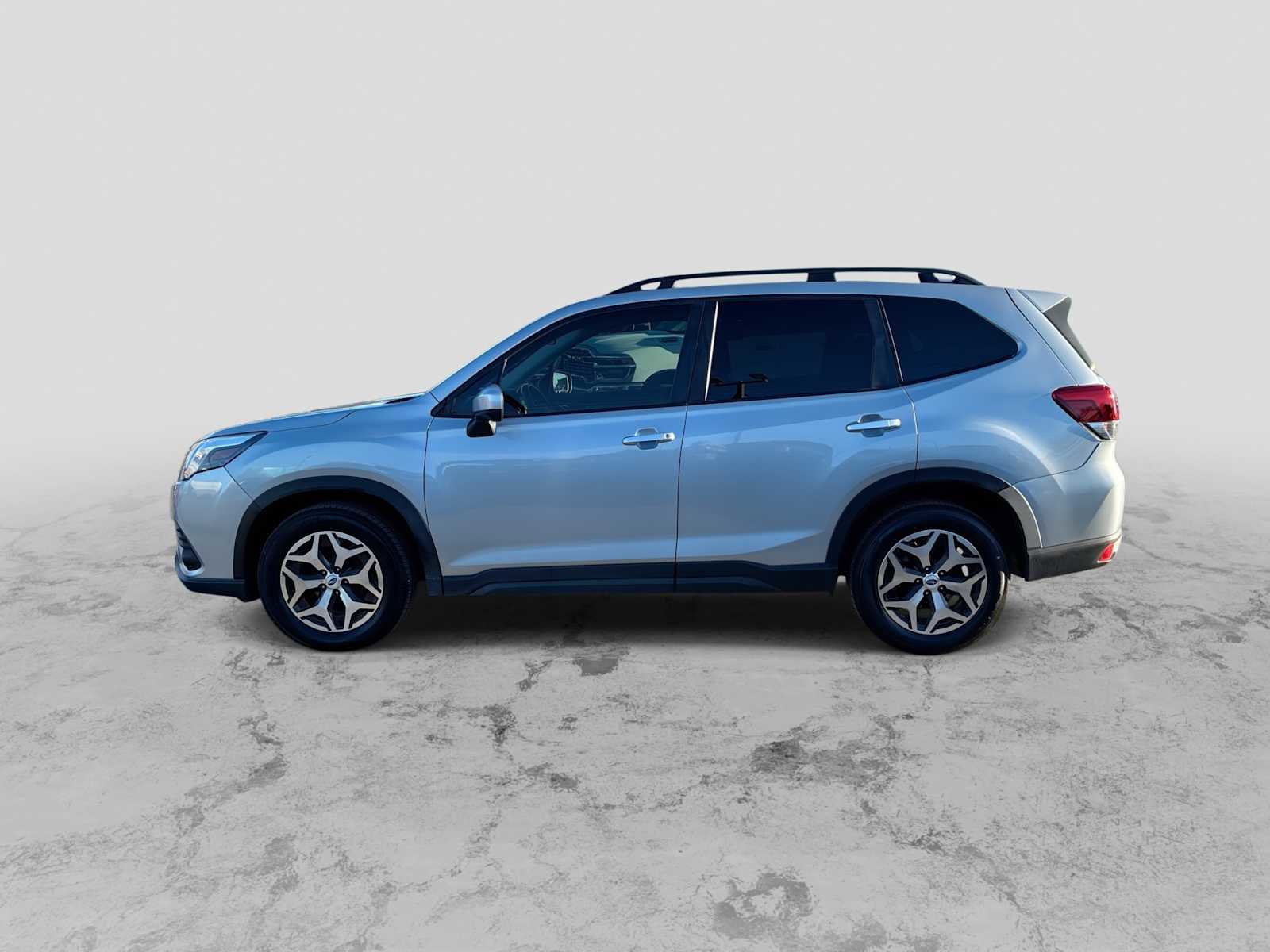 Used 2022 Subaru Forester Premium AWD/4WD image 5