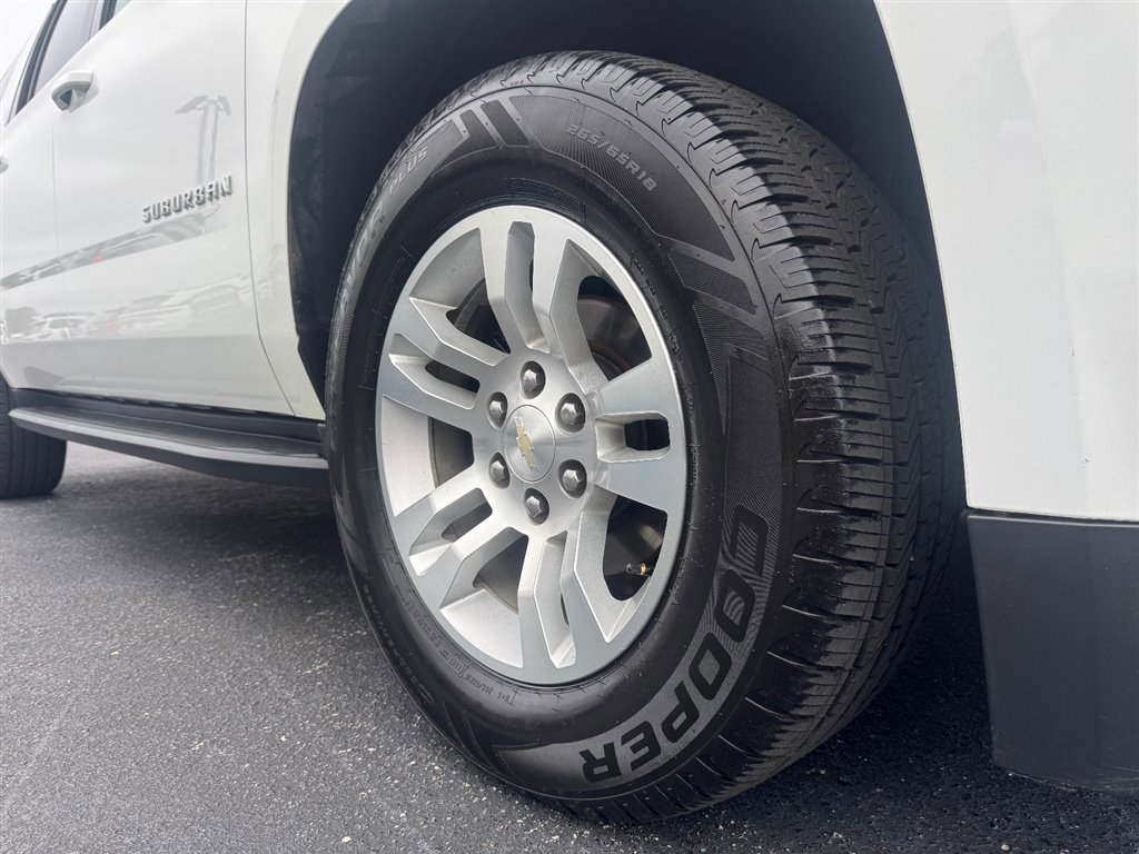 Used 2019 Chevrolet Suburban LT image 10