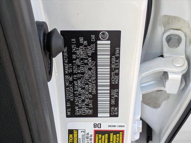 Used 2025 Lexus ES 300h w/ Premium Package image 24