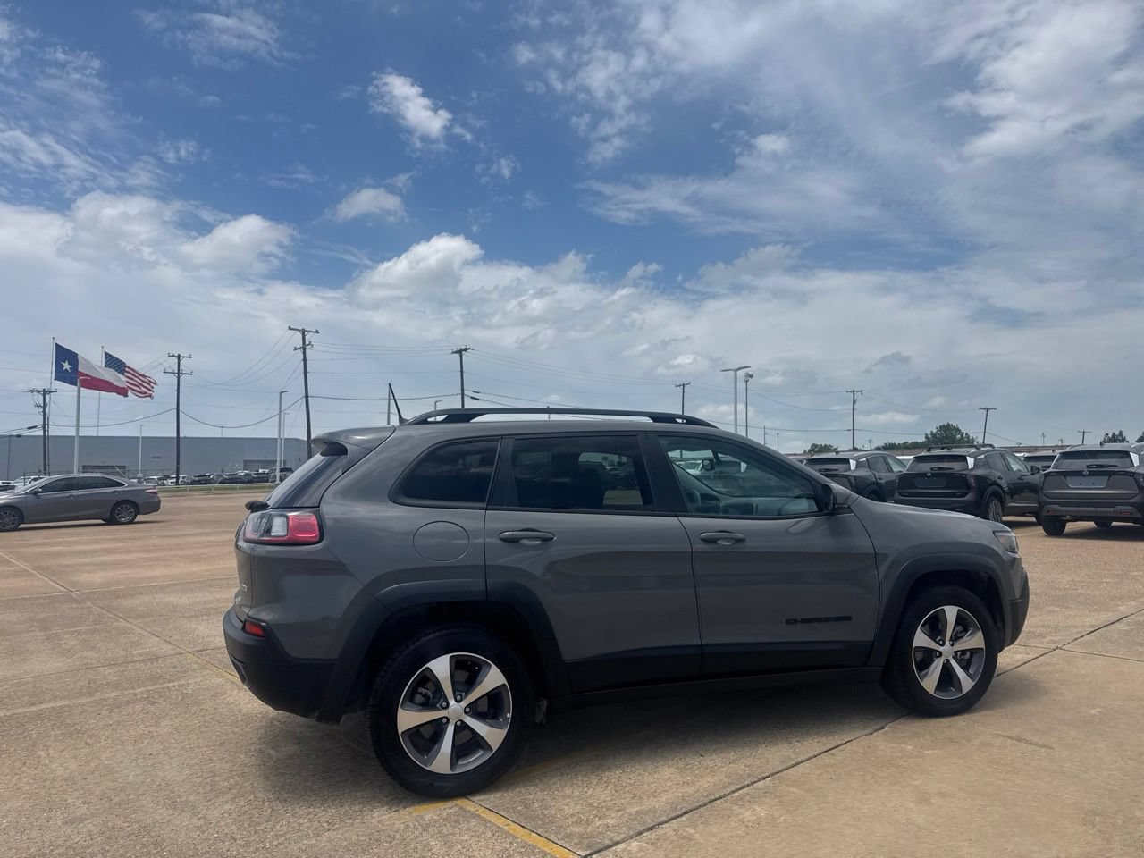 Used 2020 Jeep Cherokee Latitude w/ Quick Order Package 26F North AWD/4WD image 23