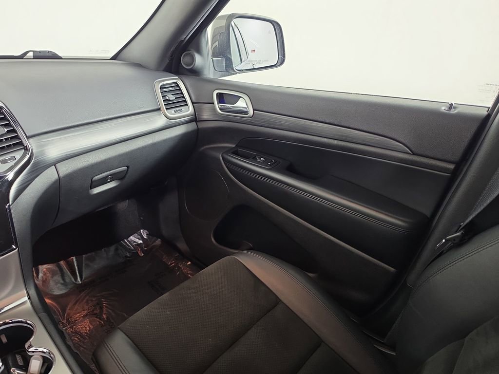 Used 2019 Jeep Grand Cherokee Laredo w/ Laredo X Package AWD/4WD image 28