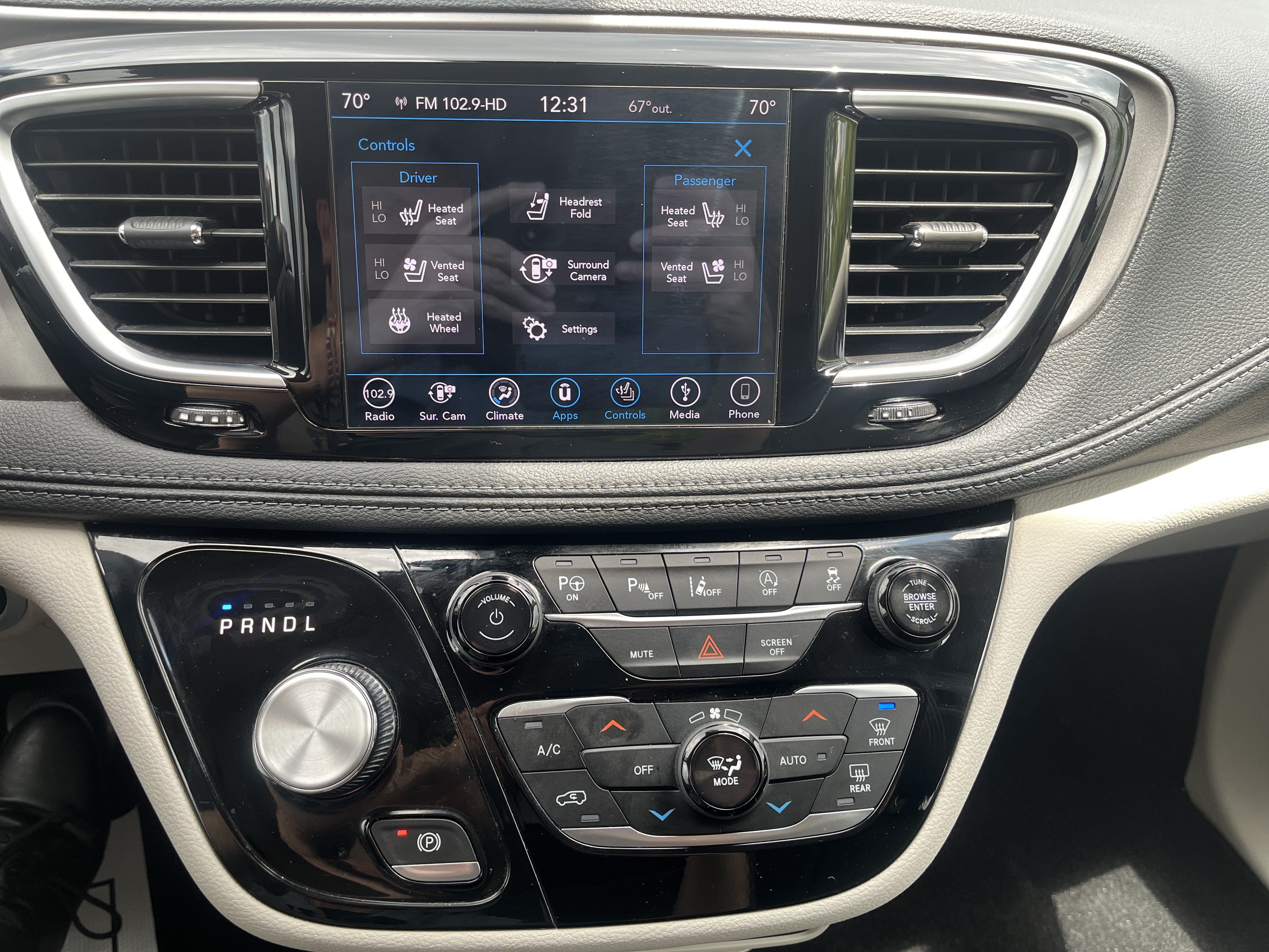 Used 2019 Chrysler Pacifica Limited w/ Tire & Wheel Group FWD image 33
