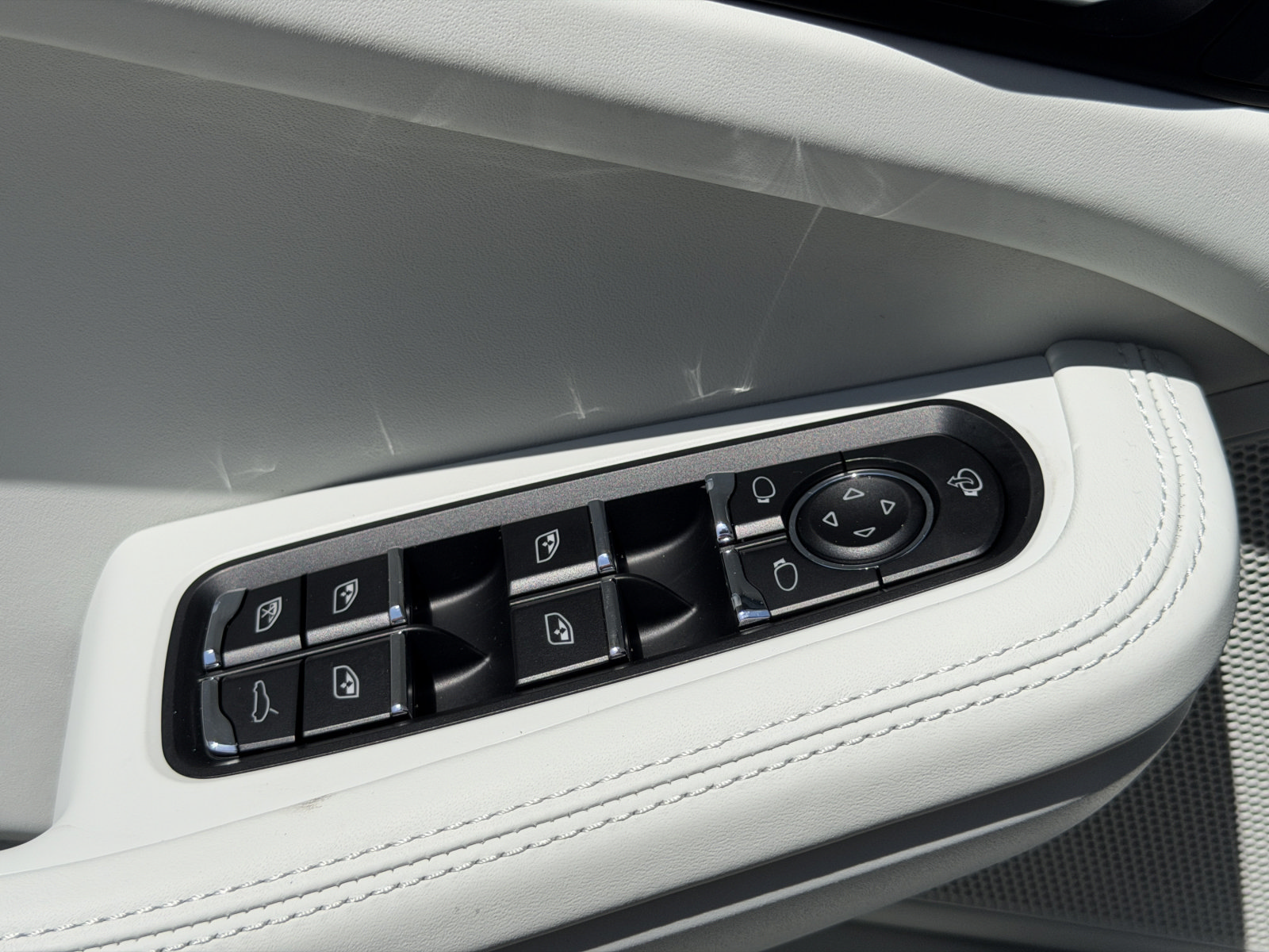 New 2026 Porsche Macan AWD/4WD image 21
