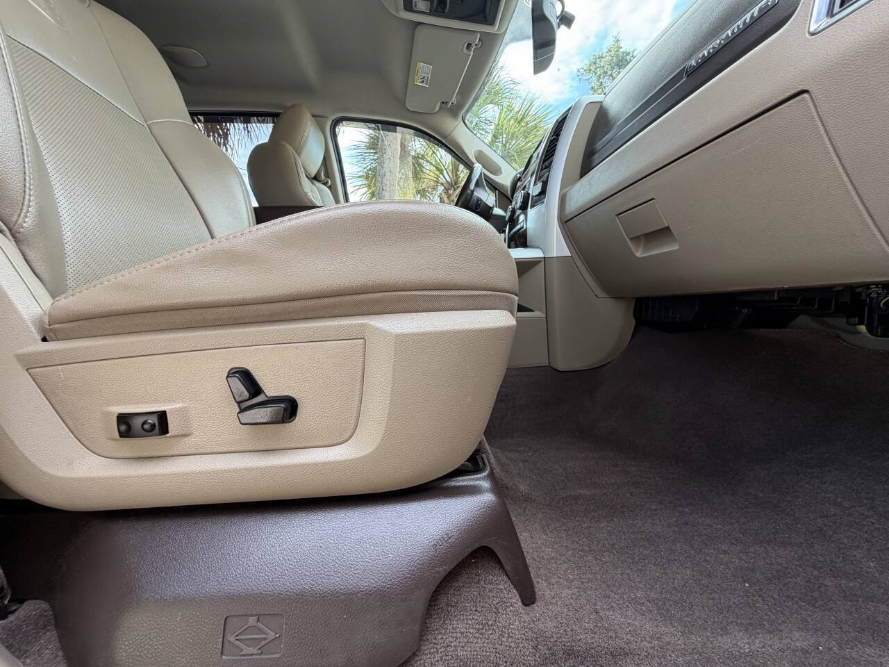 Used 2011 RAM 1500 Laramie RWD image 13