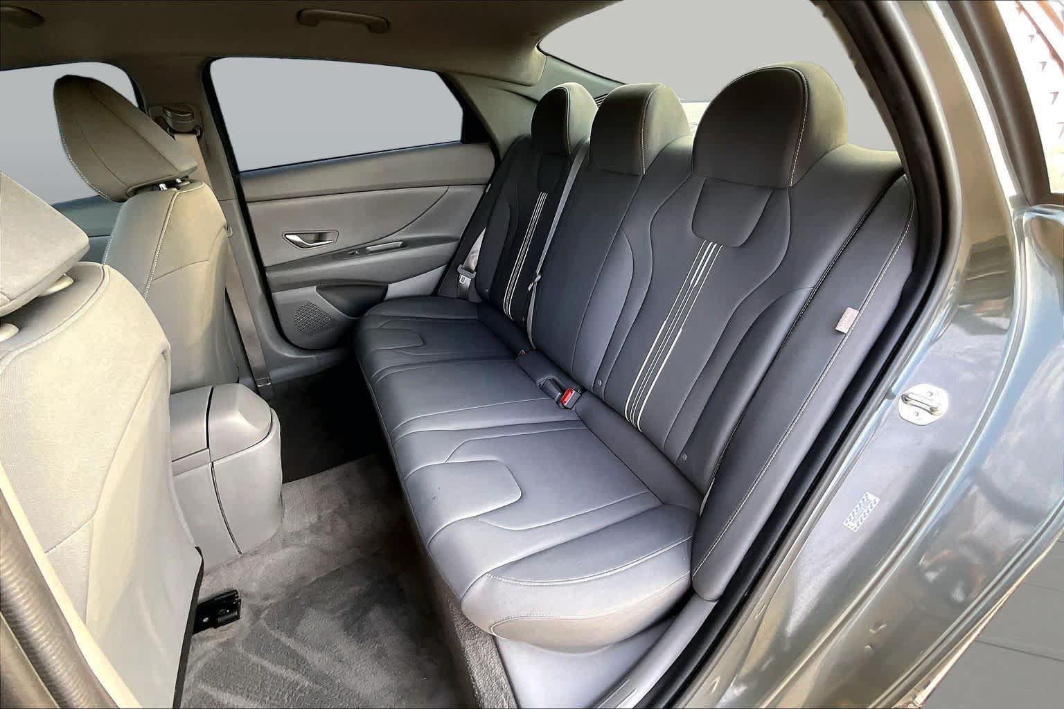 Used 2024 Hyundai Elantra SEL FWD image 21