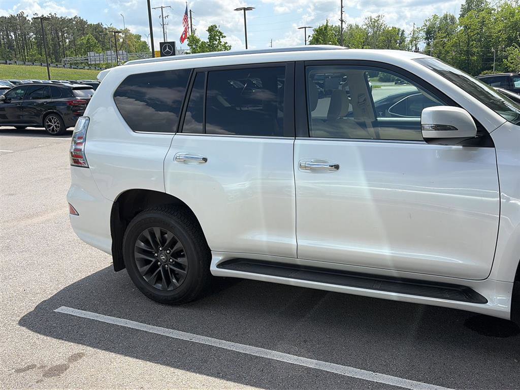 Used 2023 Lexus GX 460 Premium w/ Premium Package image 3