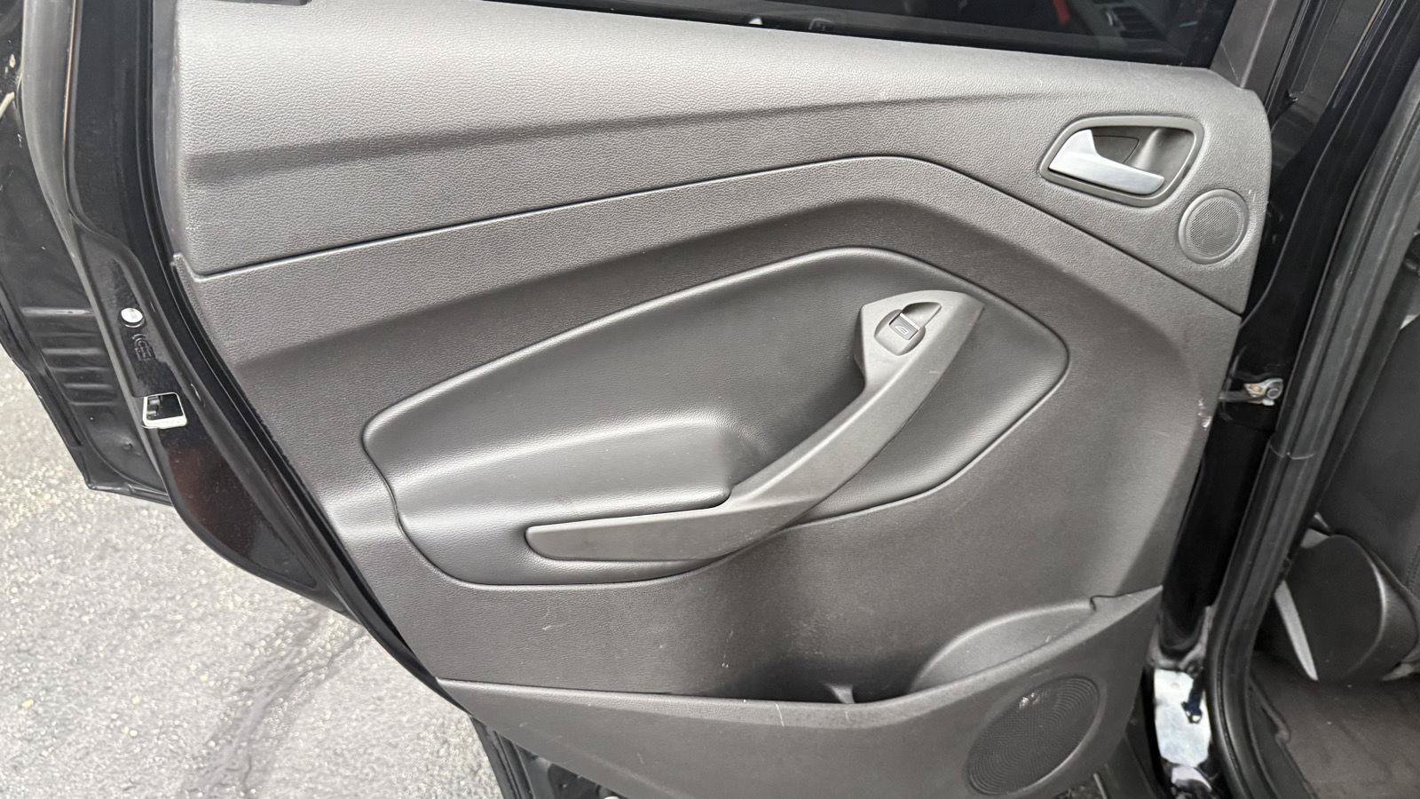 Used 2019 Ford Escape Titanium FWD image 18