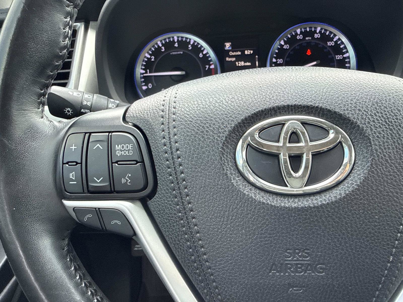 Used 2019 Toyota Highlander XLE AWD/4WD image 17