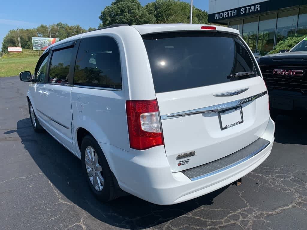 Used 2013 Chrysler Town & Country Touring FWD image 3