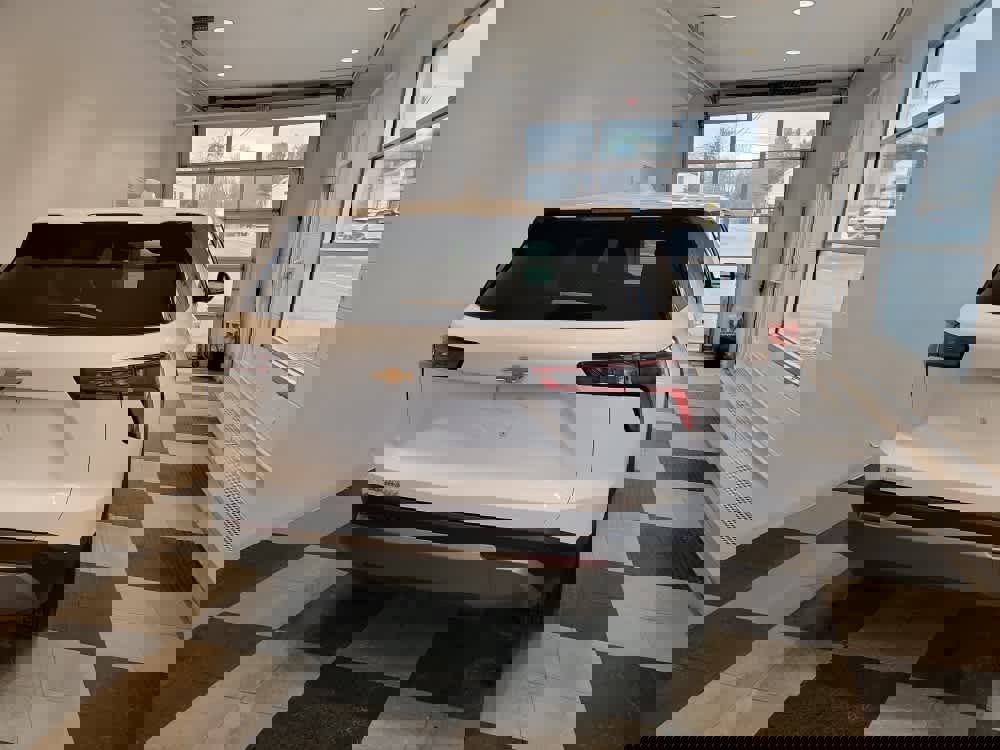 Used 2025 Chevrolet Equinox LT image 4