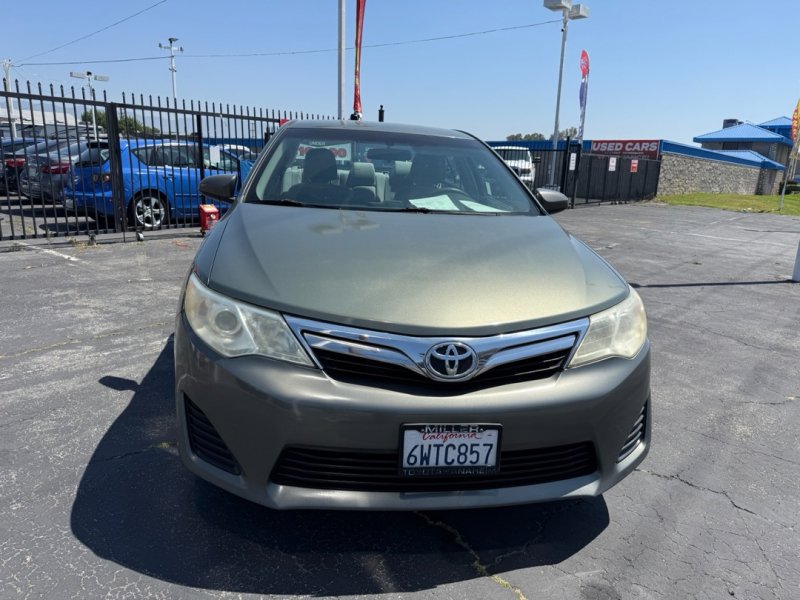 Used 2012 Toyota Camry LE FWD image 4