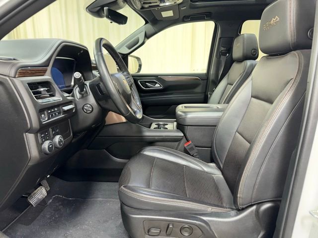 Used 2023 Chevrolet Suburban High Country AWD/4WD image 9
