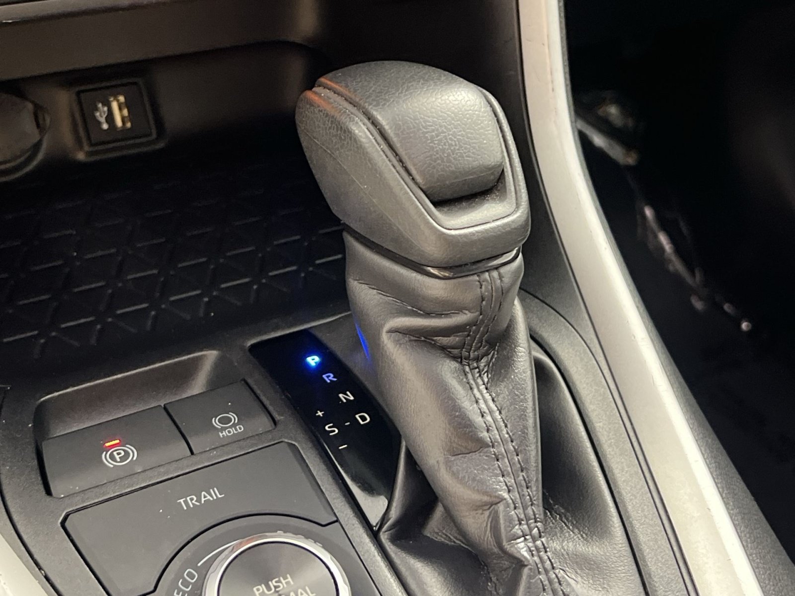 Used 2025 Toyota RAV4 XLE AWD/4WD image 22