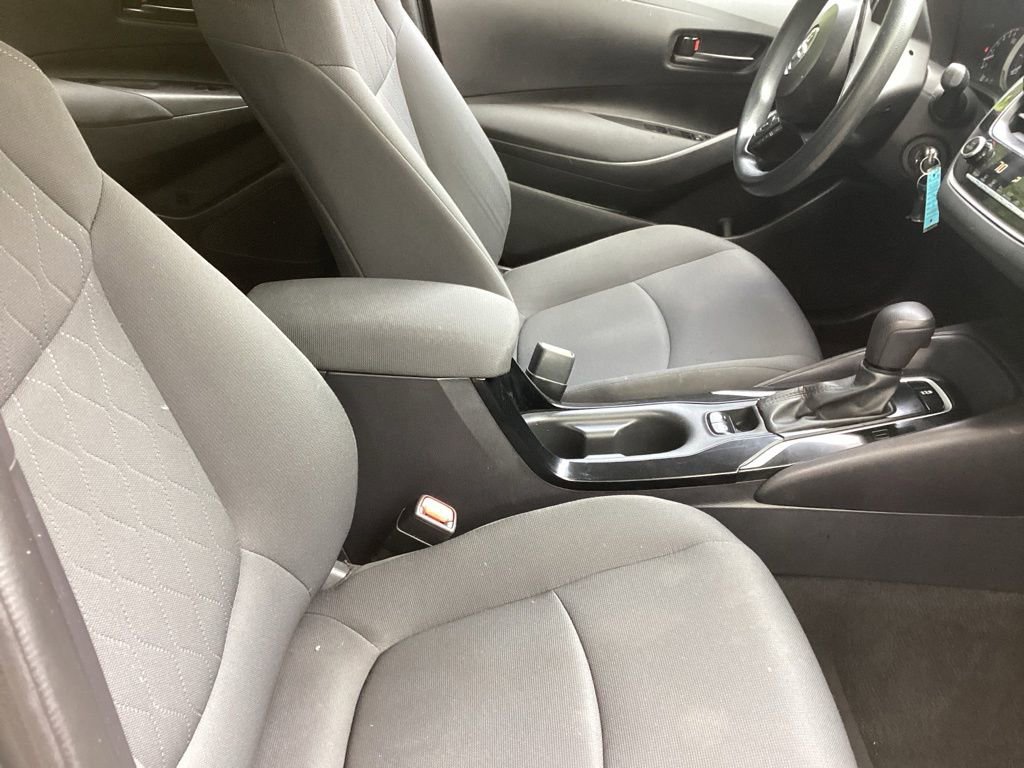 Used 2022 Toyota Corolla LE FWD image 3