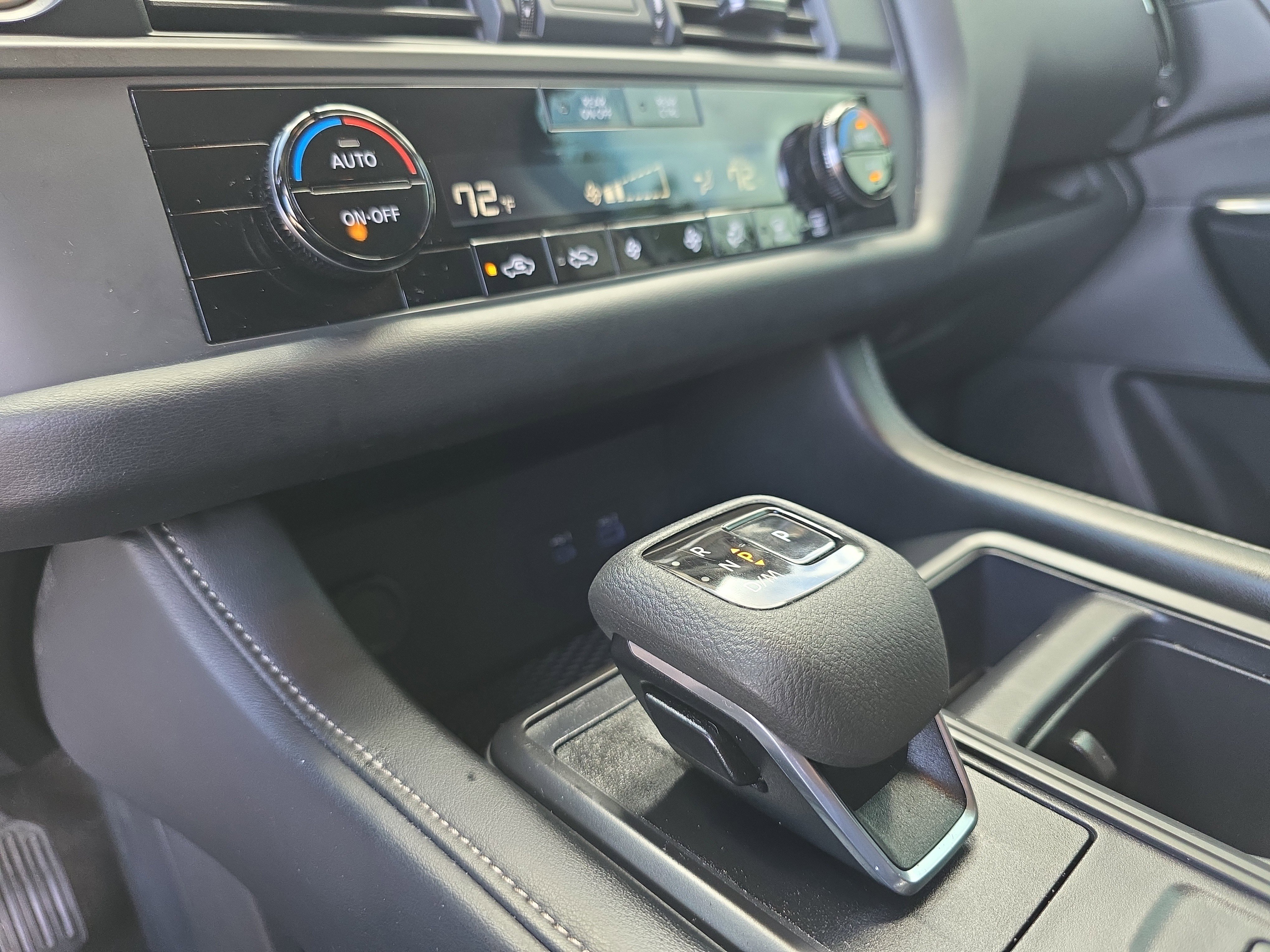 Used 2024 Nissan Pathfinder S image 31