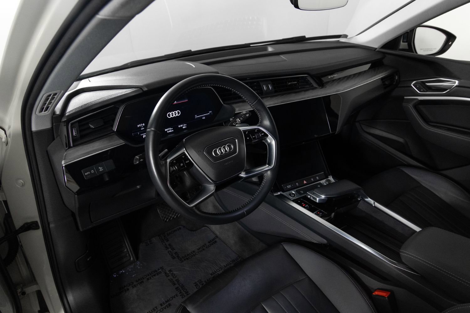 Used 2021 Audi e-tron Premium w/ Convenience Plus Package image 11