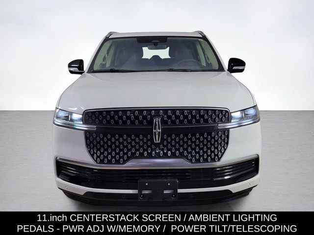 Used 2025 Lincoln Navigator Reserve image 8