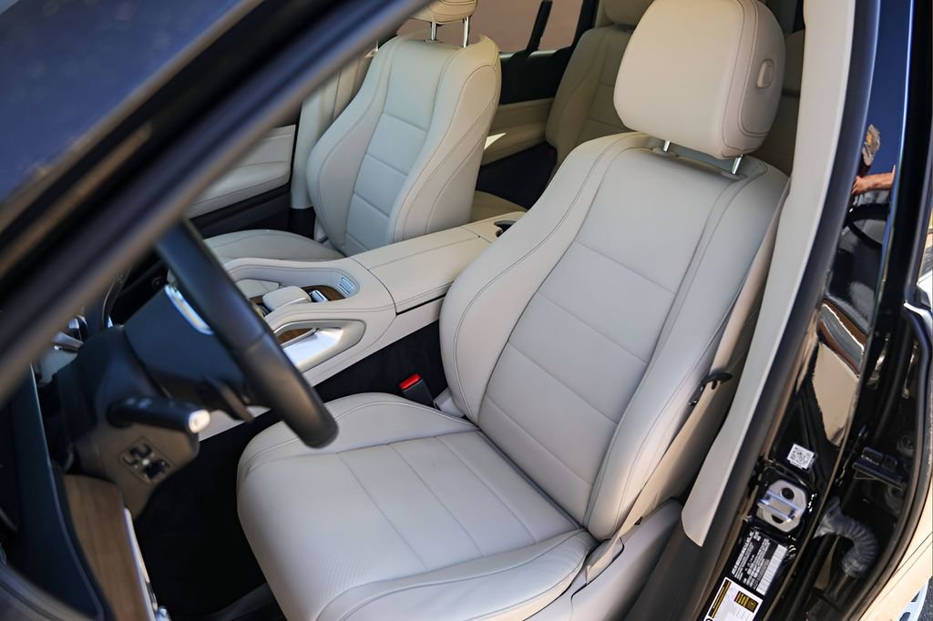 Used 2023 Mercedes-Benz GLS 450 4MATIC image 7